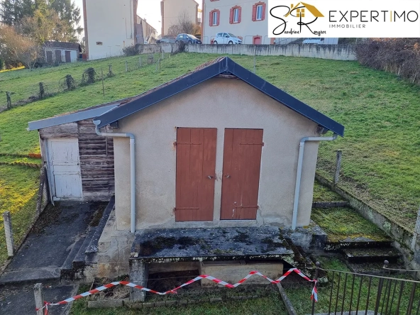 Immeuble d'habitation à Saint Éloy Les Mines de 160 m² avec terrain de 1190 m² 
