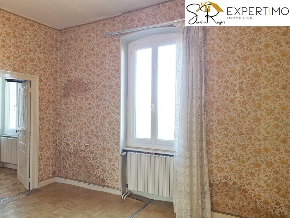 Immeuble d'habitation à Saint Éloy Les Mines de 160 m² avec terrain de 1190 m² 