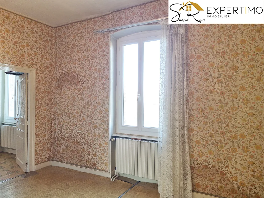 Immeuble d'habitation à Saint Éloy Les Mines de 160 m² avec terrain de 1190 m² 