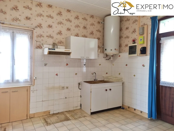 Immeuble d'habitation à Saint Éloy Les Mines de 160 m² avec terrain de 1190 m² 