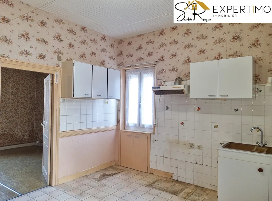 Immeuble d'habitation à Saint Éloy Les Mines de 160 m² avec terrain de 1190 m² 