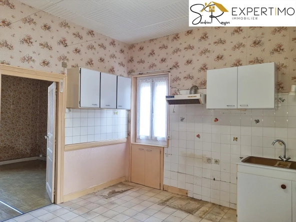 Immeuble d'habitation à Saint Éloy Les Mines de 160 m² avec terrain de 1190 m² 