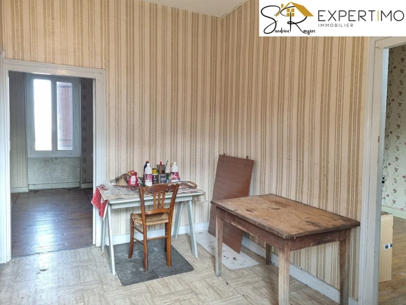 Immeuble d'habitation à Saint Éloy Les Mines de 160 m² avec terrain de 1190 m² 