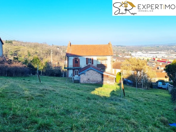 Immeuble d'habitation à Saint Éloy Les Mines de 160 m² avec terrain de 1190 m²
