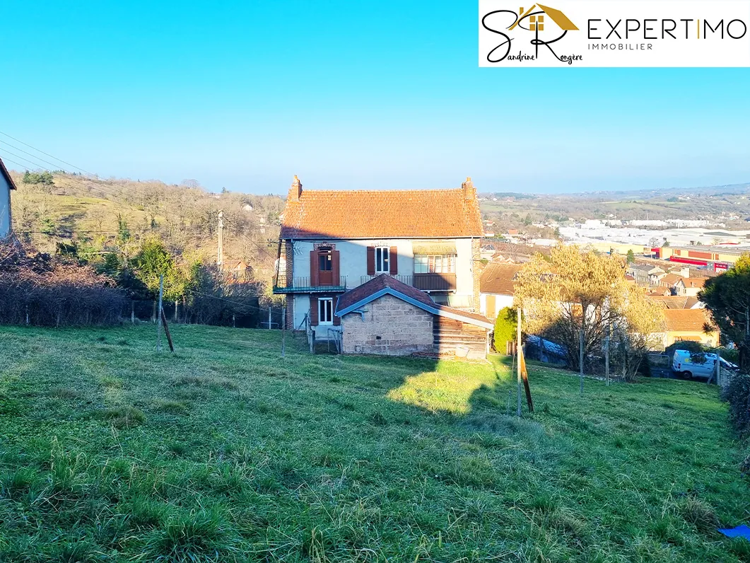Immeuble d'habitation à Saint Éloy Les Mines de 160 m² avec terrain de 1190 m² 