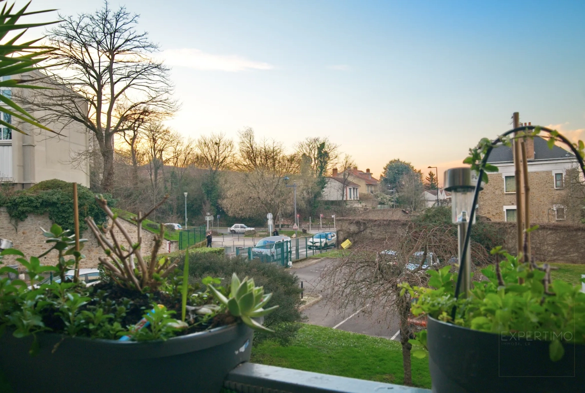 Appartement 3 pièces avec terrasse, parking et cave à Villeneuve-le-Roi 