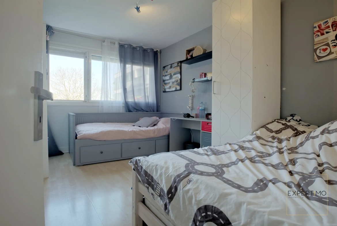 Appartement 3 pièces avec terrasse, parking et cave à Villeneuve-le-Roi 