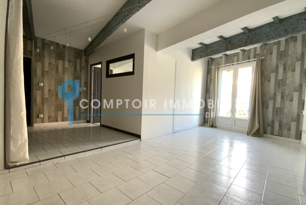 Appartement T2 rénové de 45m² à Clermont l'Hérault, dernier étage 