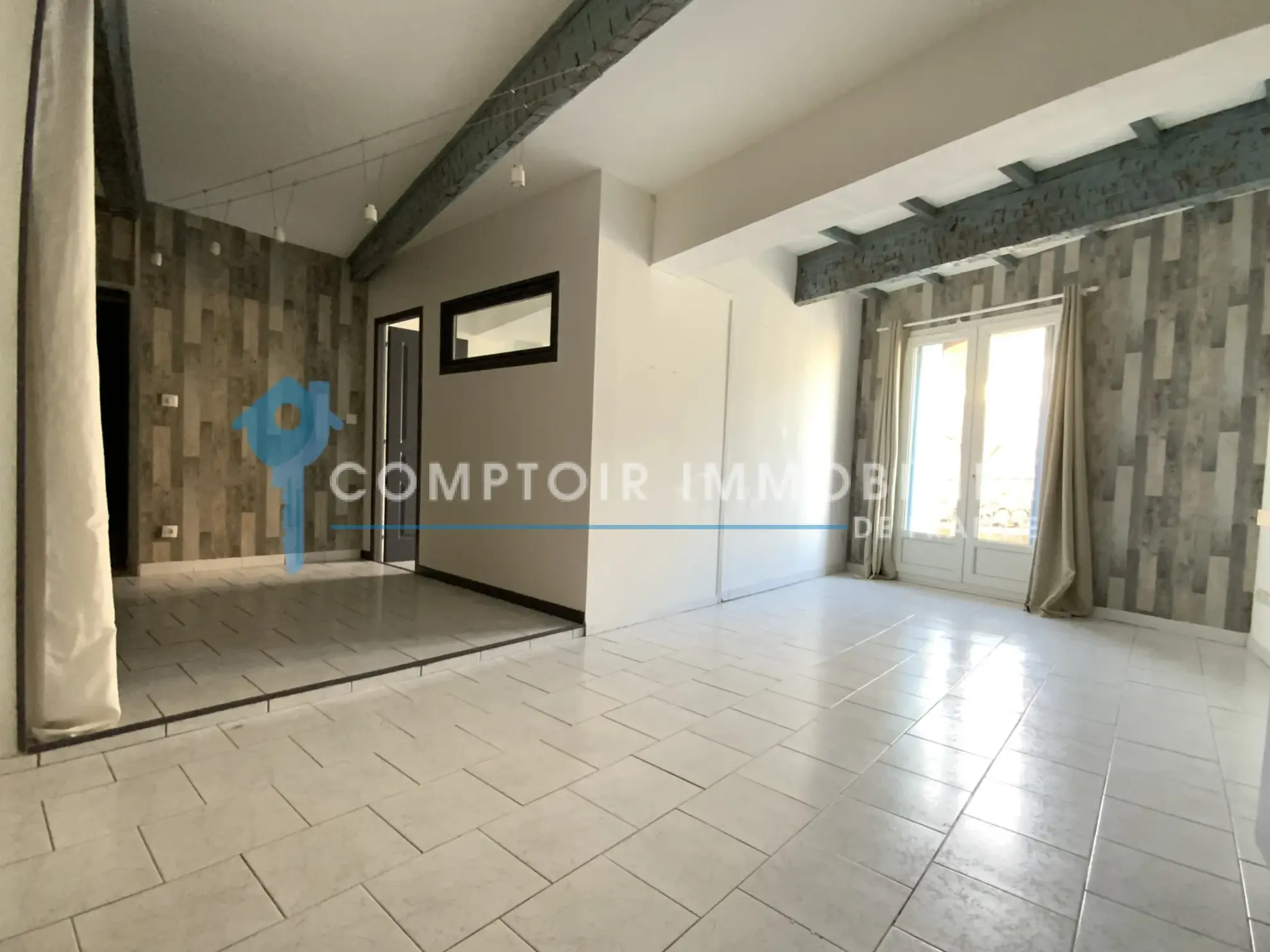 Appartement T2 rénové de 45m² à Clermont l'Hérault, dernier étage 