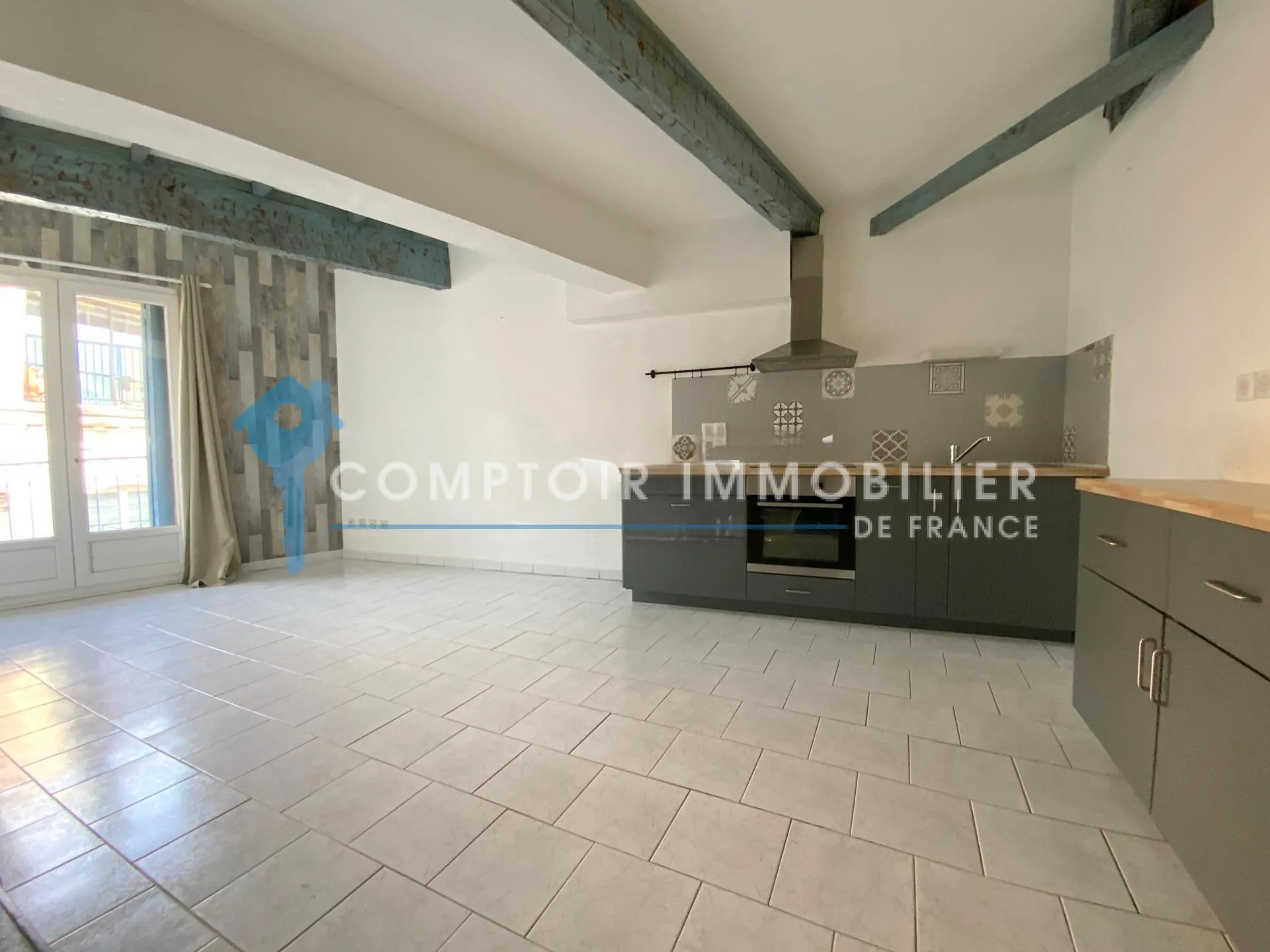 Appartement T2 rénové de 45m² à Clermont l'Hérault, dernier étage 