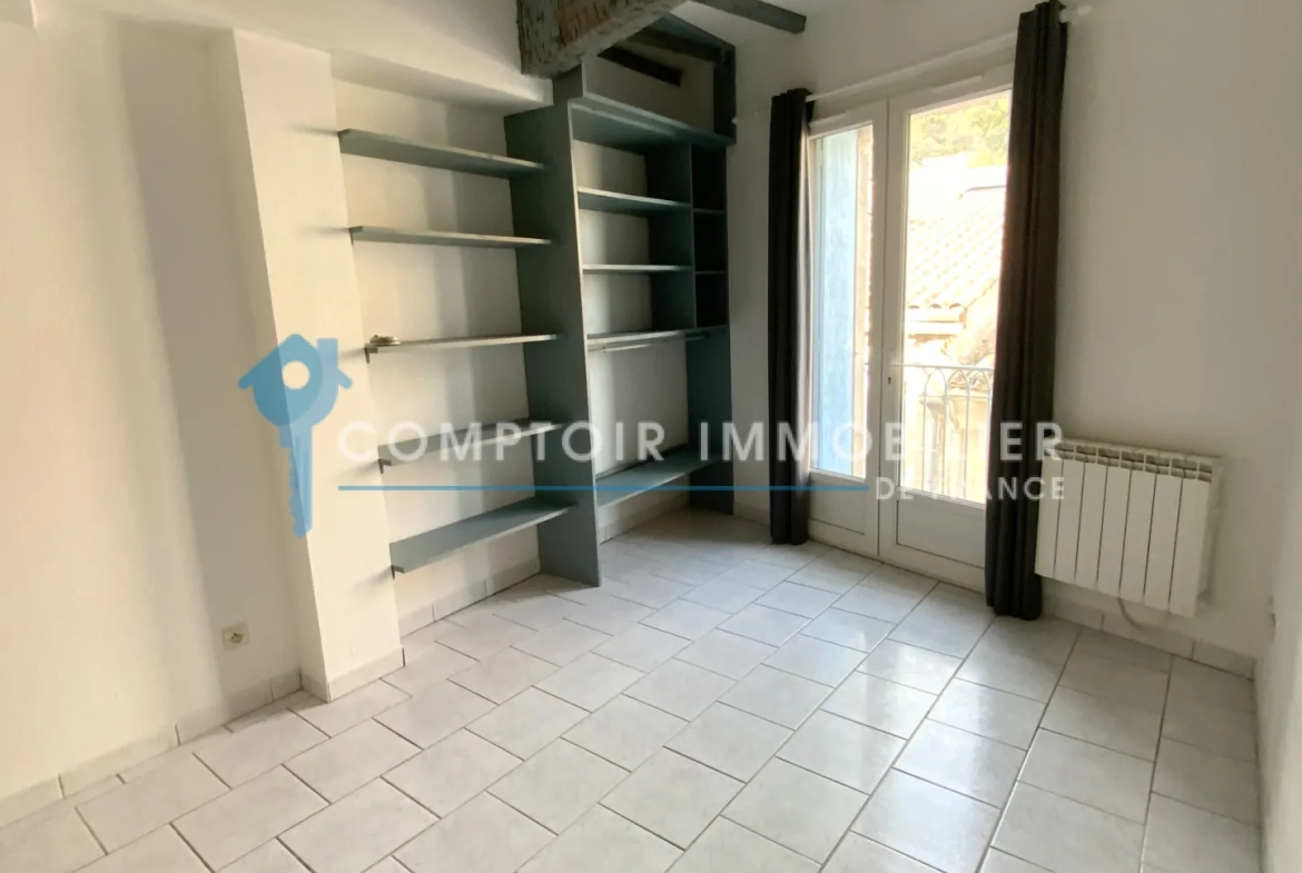 Appartement T2 rénové de 45m² à Clermont l'Hérault, dernier étage 