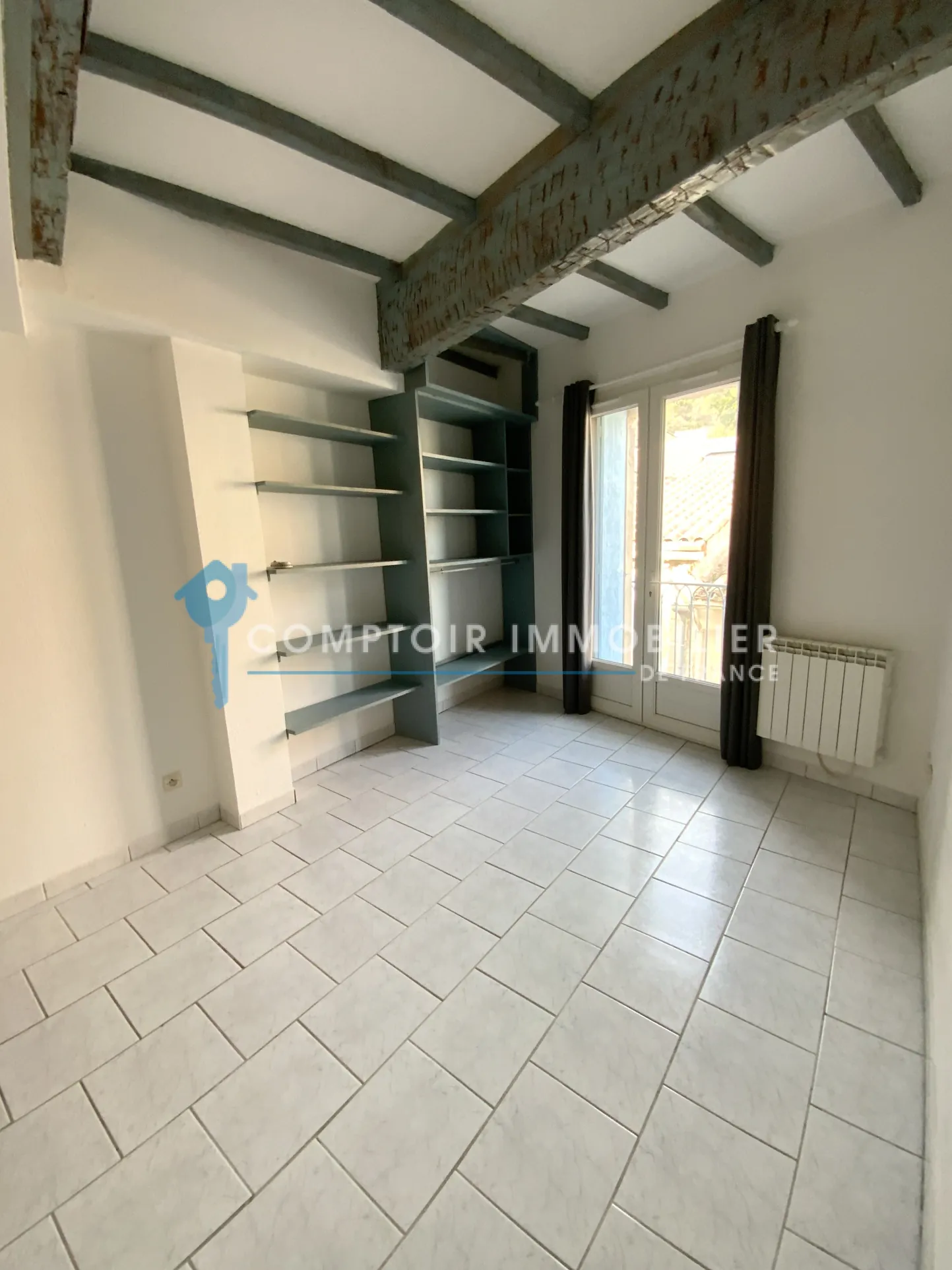 Appartement T2 rénové de 45m² à Clermont l'Hérault, dernier étage 