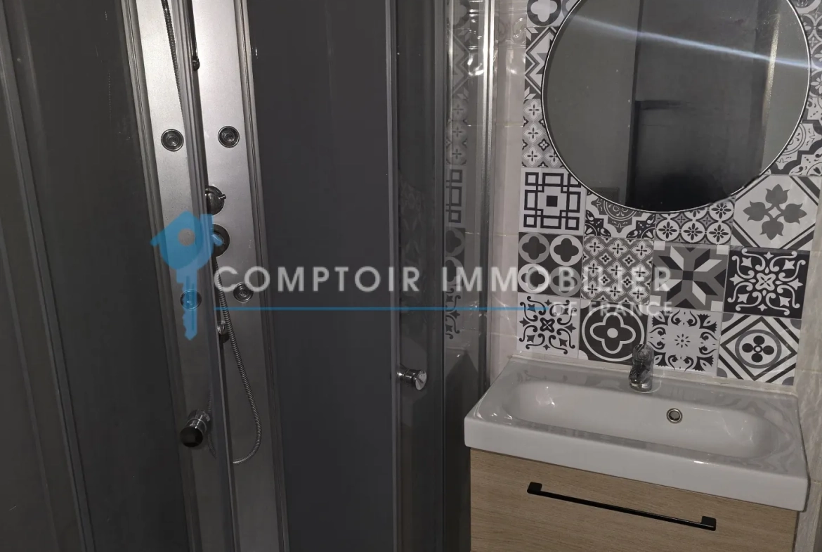 Appartement T2 rénové de 45m² à Clermont l'Hérault, dernier étage 
