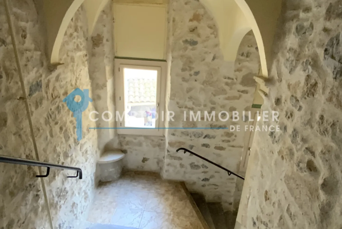 Appartement T2 rénové de 45m² à Clermont l'Hérault, dernier étage 