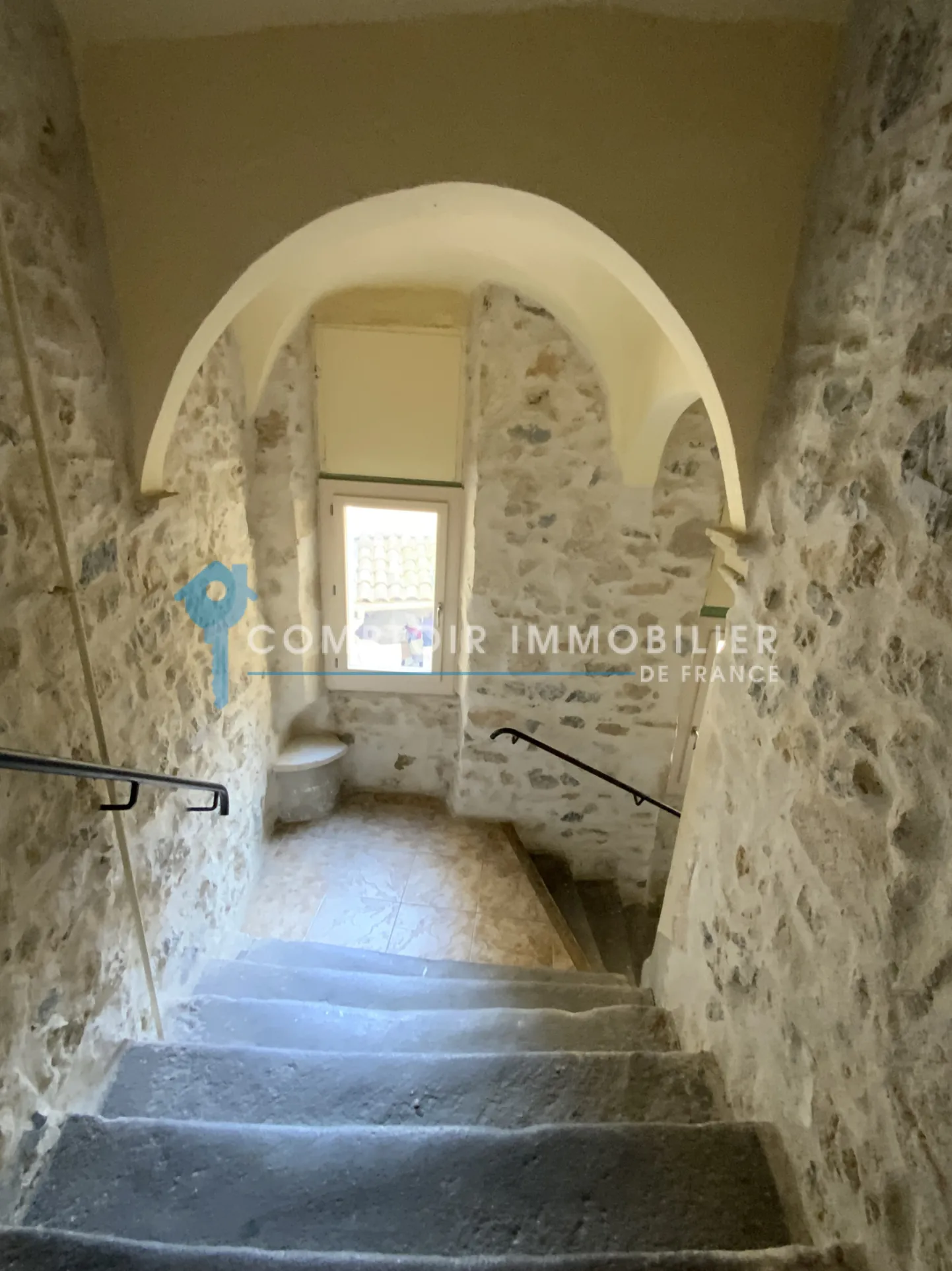 Appartement T2 rénové de 45m² à Clermont l'Hérault, dernier étage 