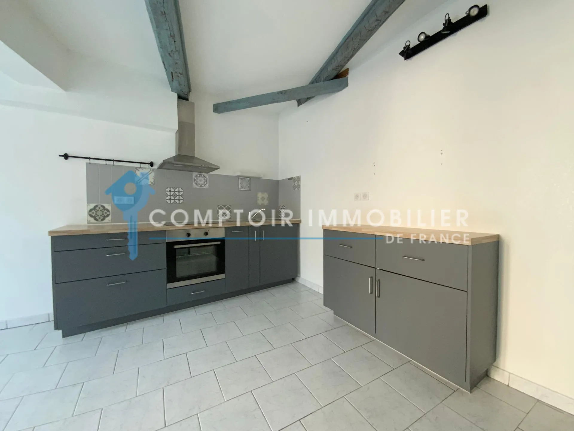 Appartement T2 rénové de 45m² à Clermont l'Hérault, dernier étage 