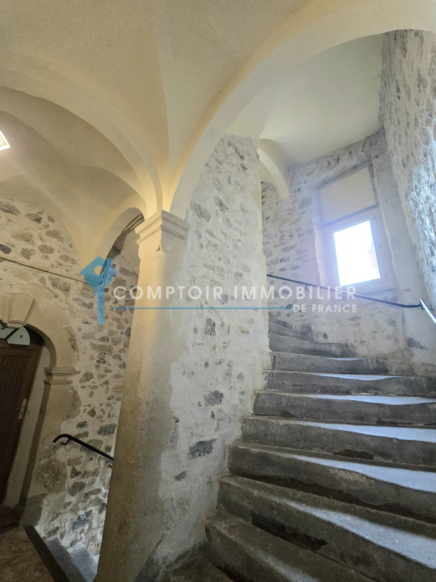 Appartement T2 rénové de 45m² à Clermont l'Hérault, dernier étage 