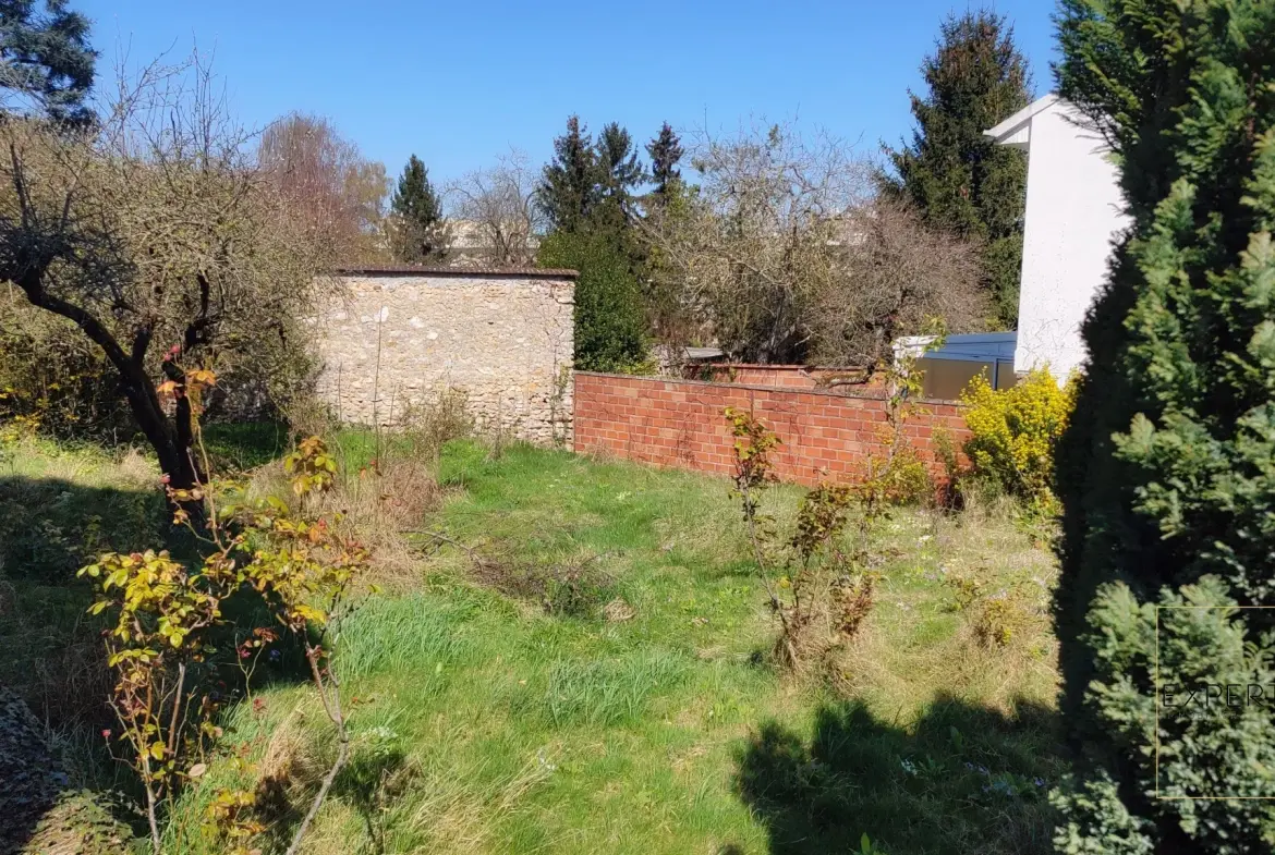 Terrain constructible à Orly de 357 m² avec potentiel pour maison jusqu’à 260 m² 