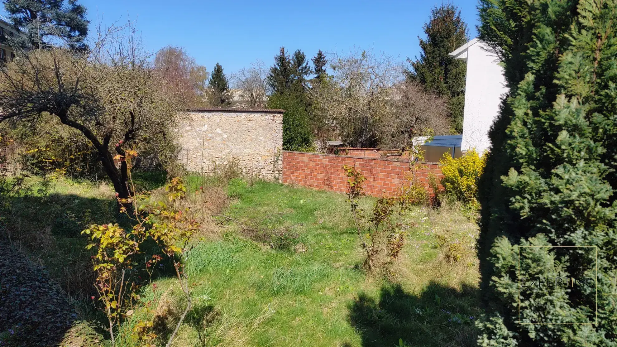 Terrain constructible à Orly de 357 m² avec potentiel pour maison jusqu’à 260 m² 