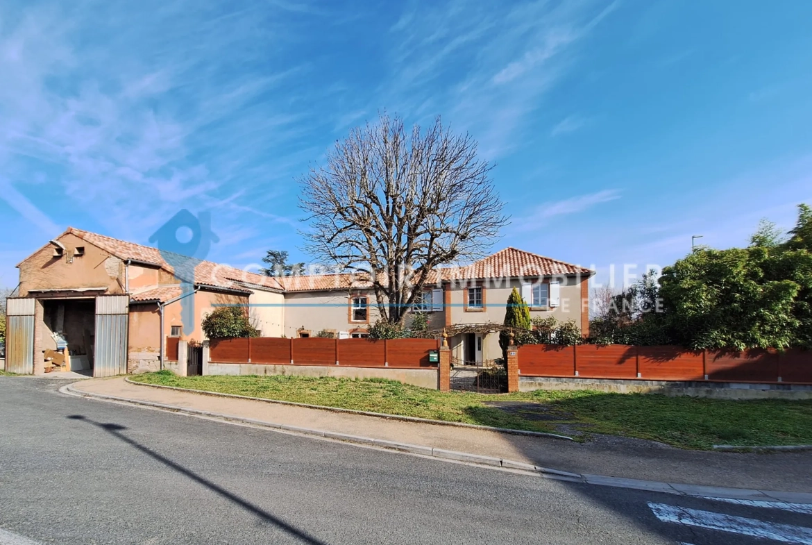 Maison de village rénovée avec hangar et jardin à Damiatte dans le Tarn 