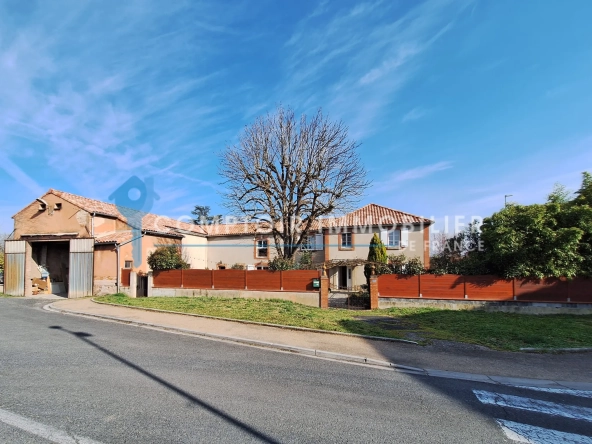 Maison de village rénovée avec hangar et jardin à Damiatte dans le Tarn 