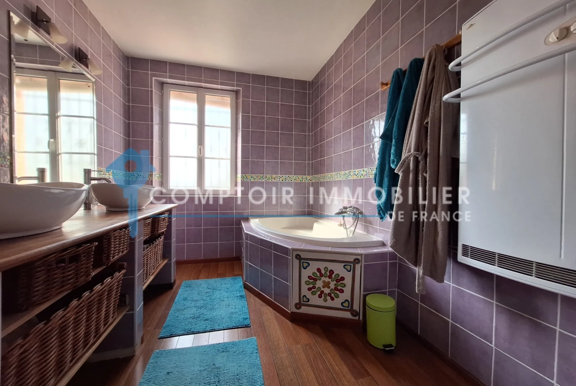 Maison de village rénovée avec hangar et jardin à Damiatte dans le Tarn 