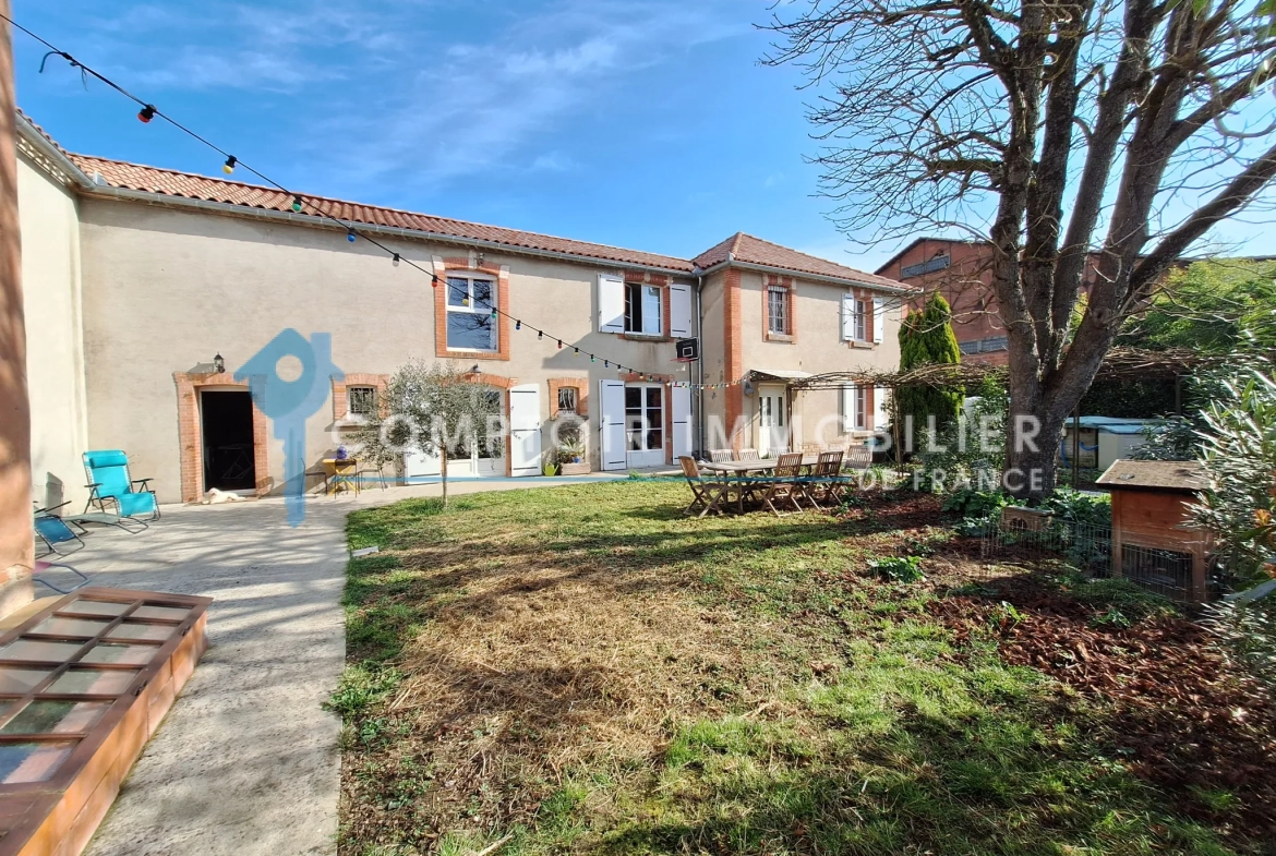 Maison de village rénovée avec hangar et jardin à Damiatte dans le Tarn 