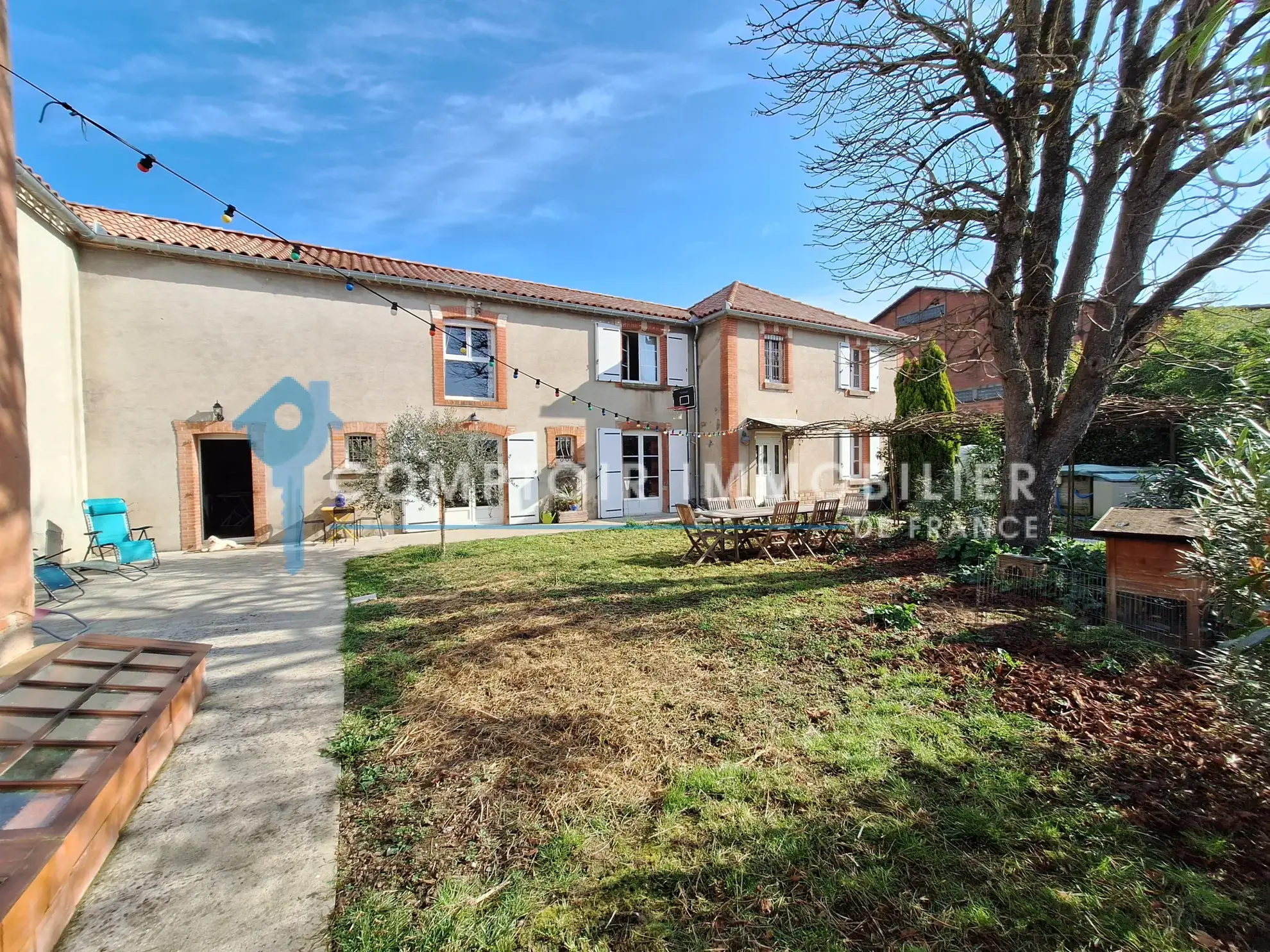 Maison de village rénovée avec hangar et jardin à Damiatte dans le Tarn 