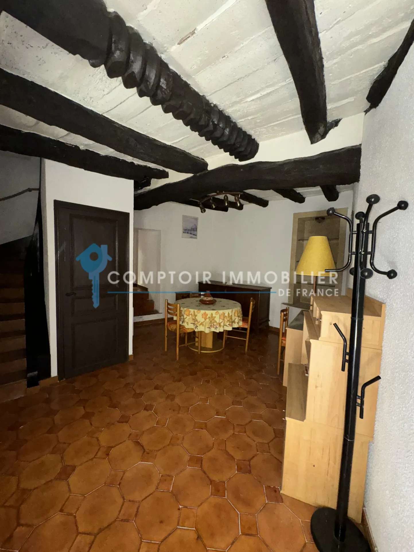 Maison atypique de 105 m² à Servian avec vue imprenable 
