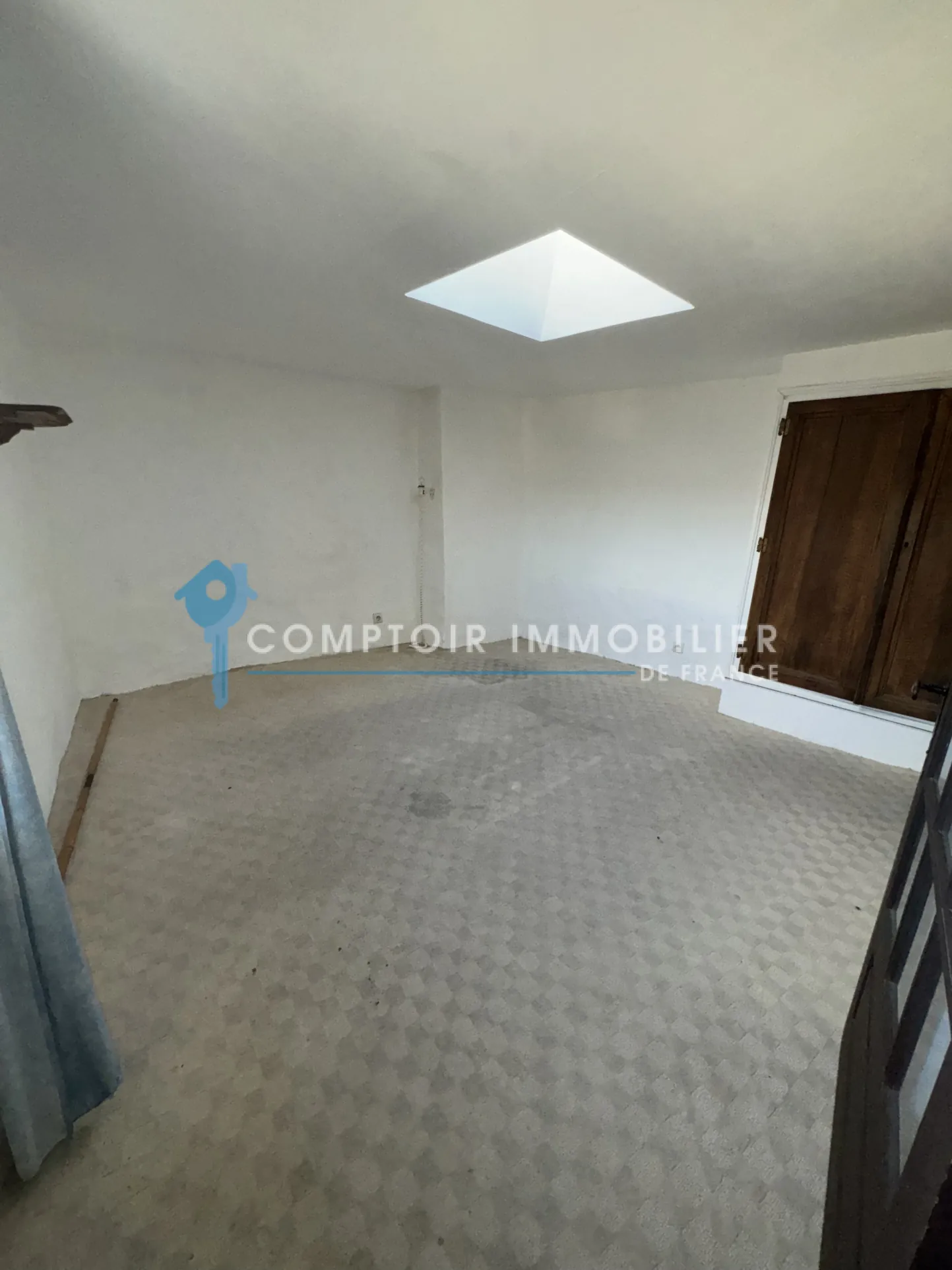 Maison atypique de 105 m² à Servian avec vue imprenable 