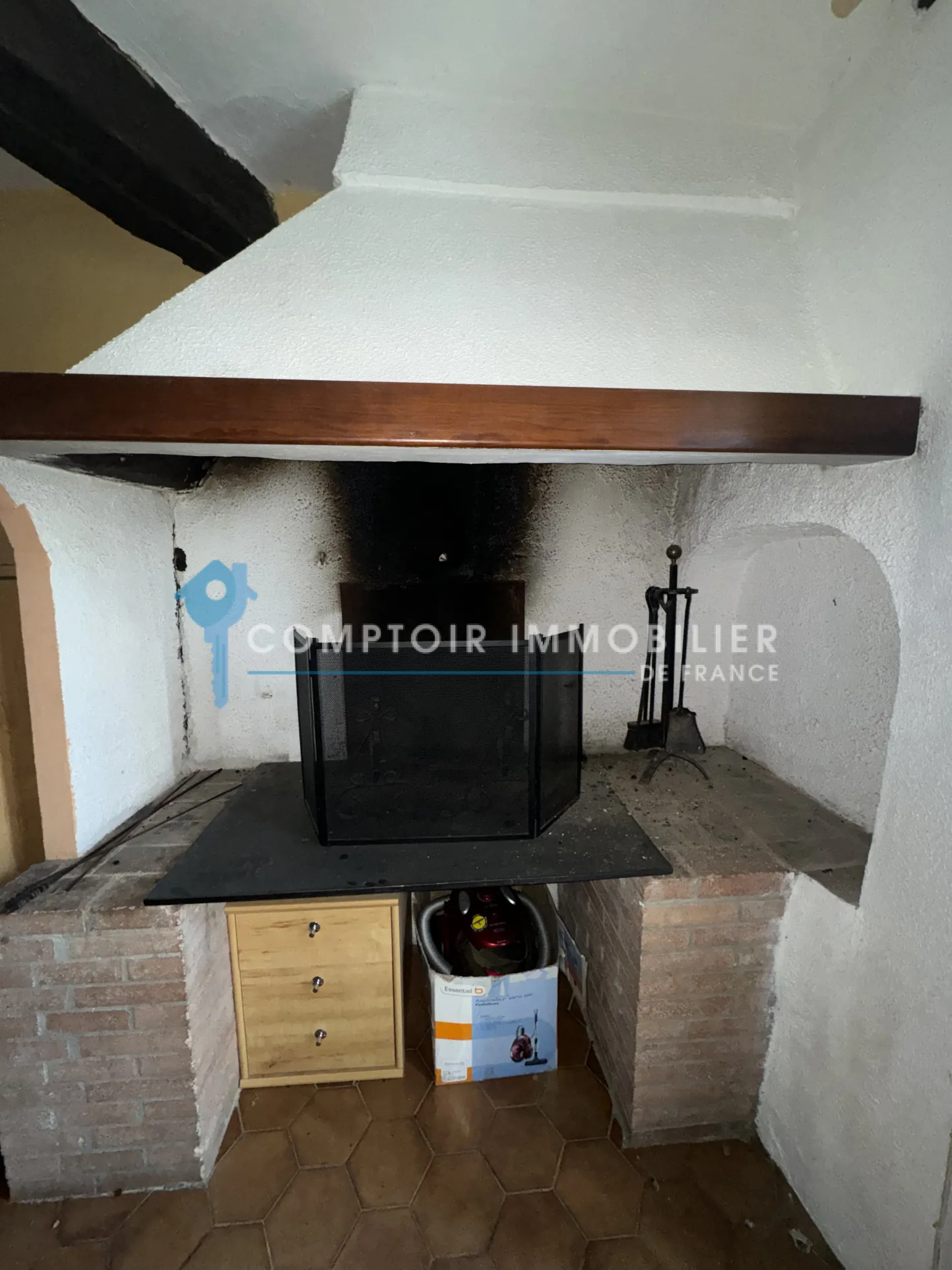Maison atypique de 105 m² à Servian avec vue imprenable 