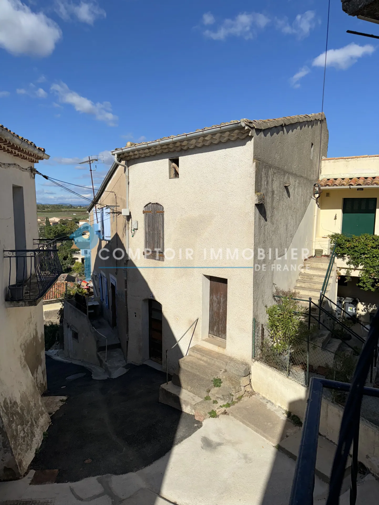 Maison atypique de 105 m² à Servian avec vue imprenable 