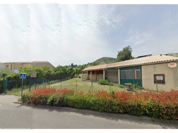 Bâtiment à vendre de 100 m² sur terrain constructible à Manosque, zone UH3