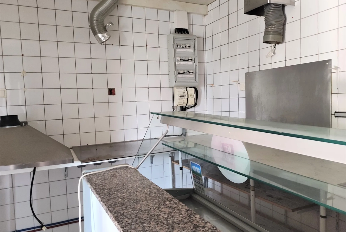 Bâtiment à vendre de 100 m² sur terrain constructible à Manosque, zone UH3 