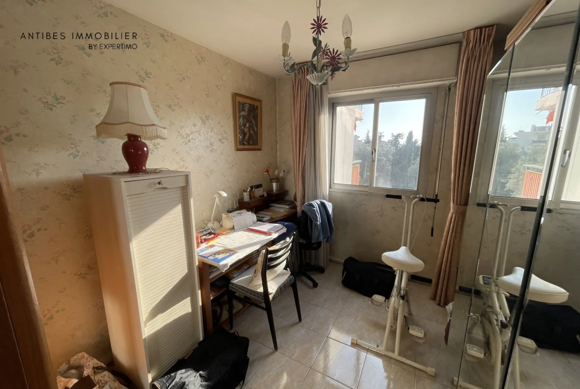 A vendre appartement 3 pièces avec terrasse à Antibes - garage et cave inclus 