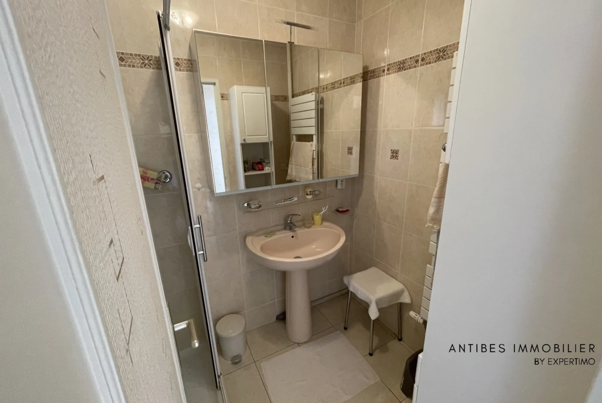 A vendre appartement 3 pièces avec terrasse à Antibes - garage et cave inclus 