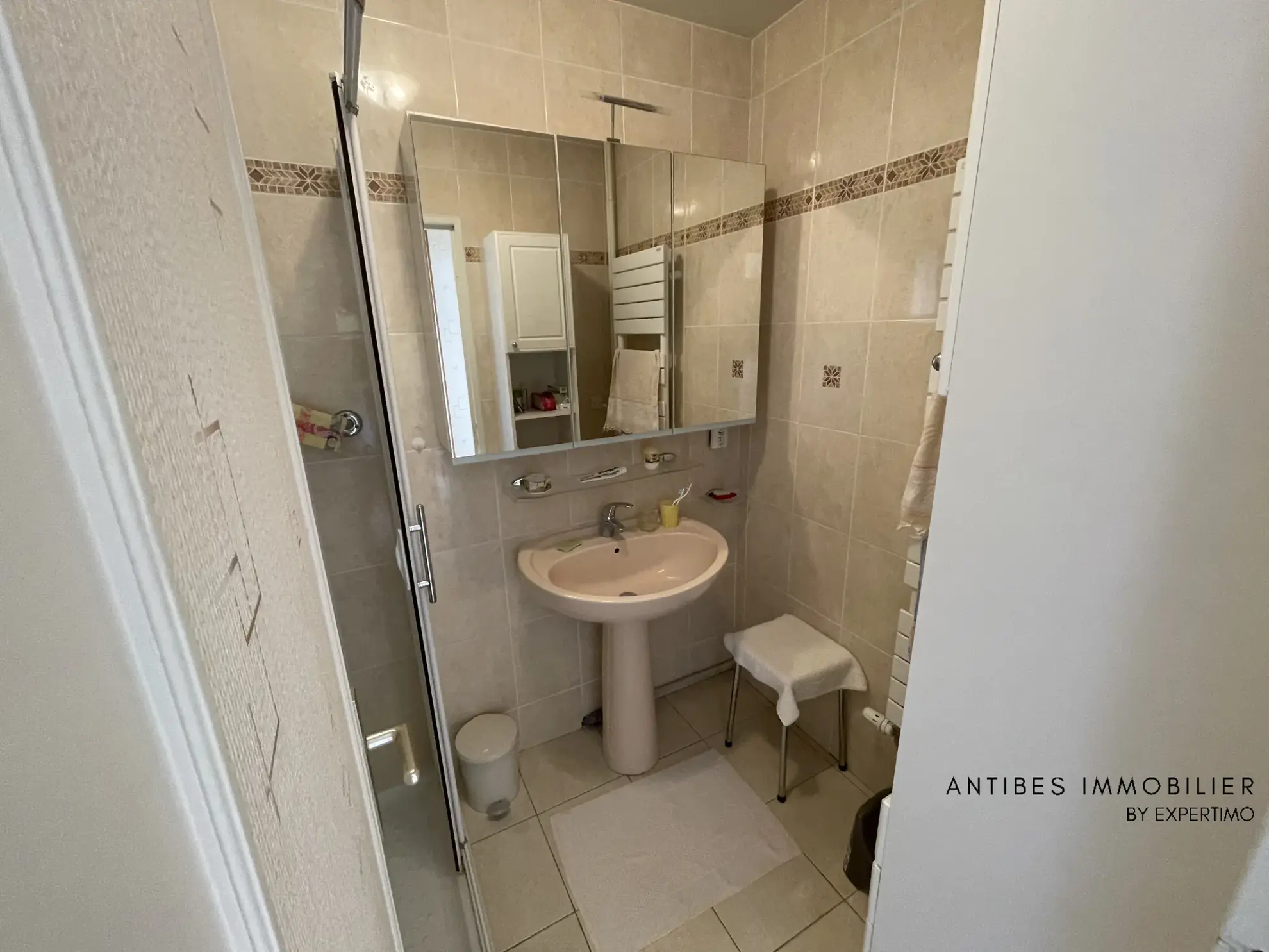 A vendre appartement 3 pièces avec terrasse à Antibes - garage et cave inclus 