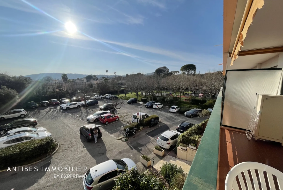 A vendre appartement 3 pièces avec terrasse à Antibes - garage et cave inclus 