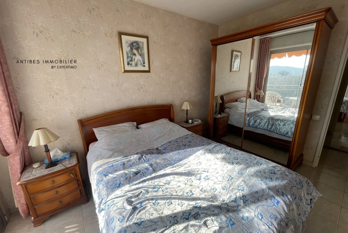 A vendre appartement 3 pièces avec terrasse à Antibes - garage et cave inclus 