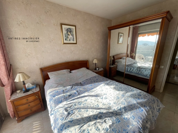 A vendre appartement 3 pièces avec terrasse à Antibes - garage et cave inclus 