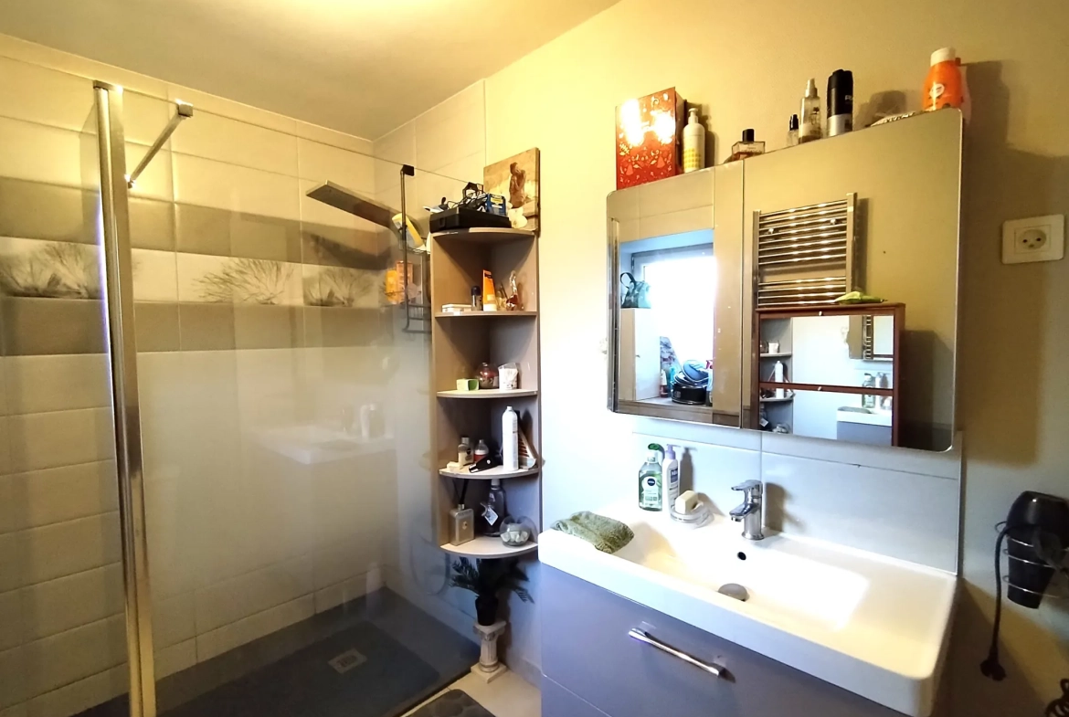 Maison individuelle 117 m² avec jardin et panneaux solaires à Saint James 