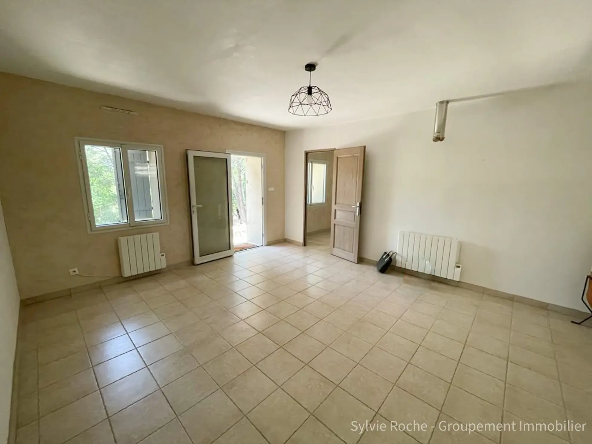 Mazet en pierre à Velleron, 2 pièces, 43 m², terrain 2875 m², rénovation récente 