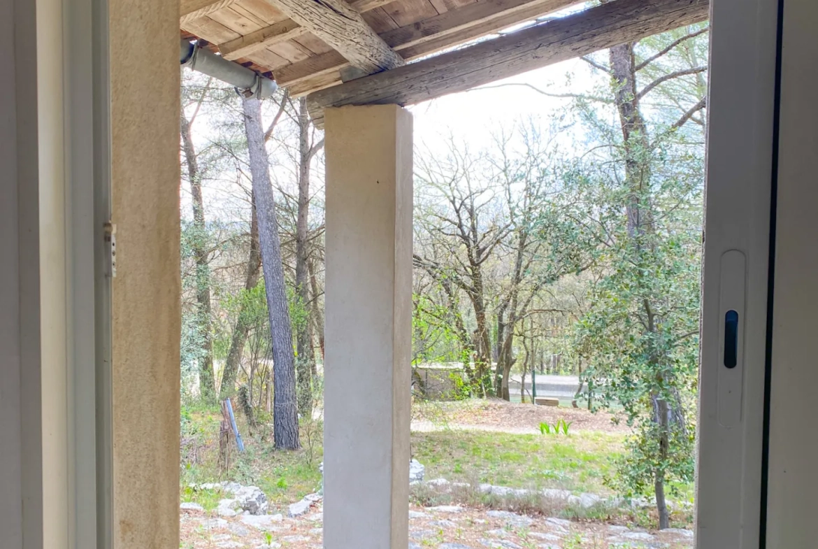 Mazet en pierre à Velleron, 2 pièces, 43 m², terrain 2875 m², rénovation récente 