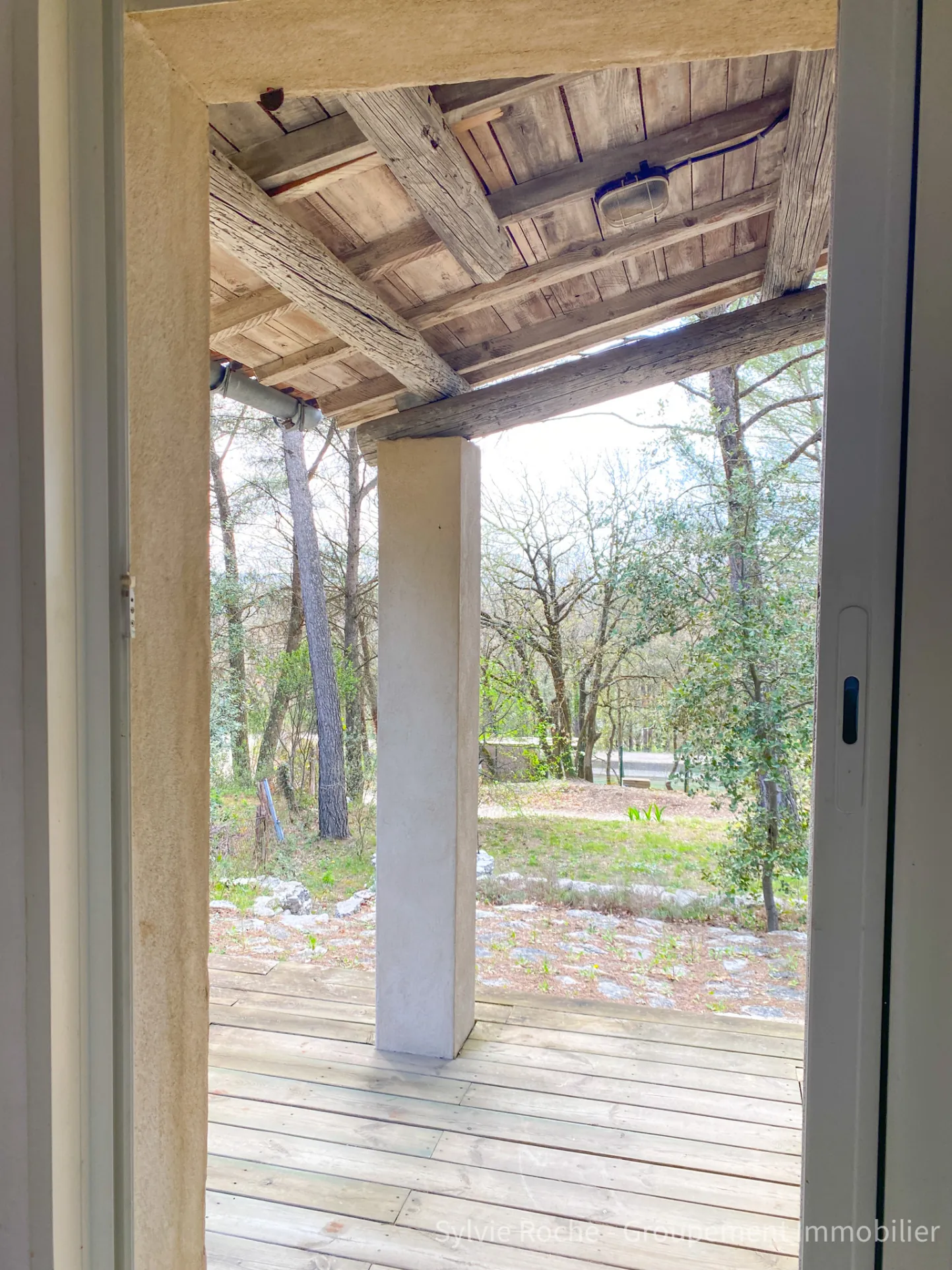 Mazet en pierre à Velleron, 2 pièces, 43 m², terrain 2875 m², rénovation récente 