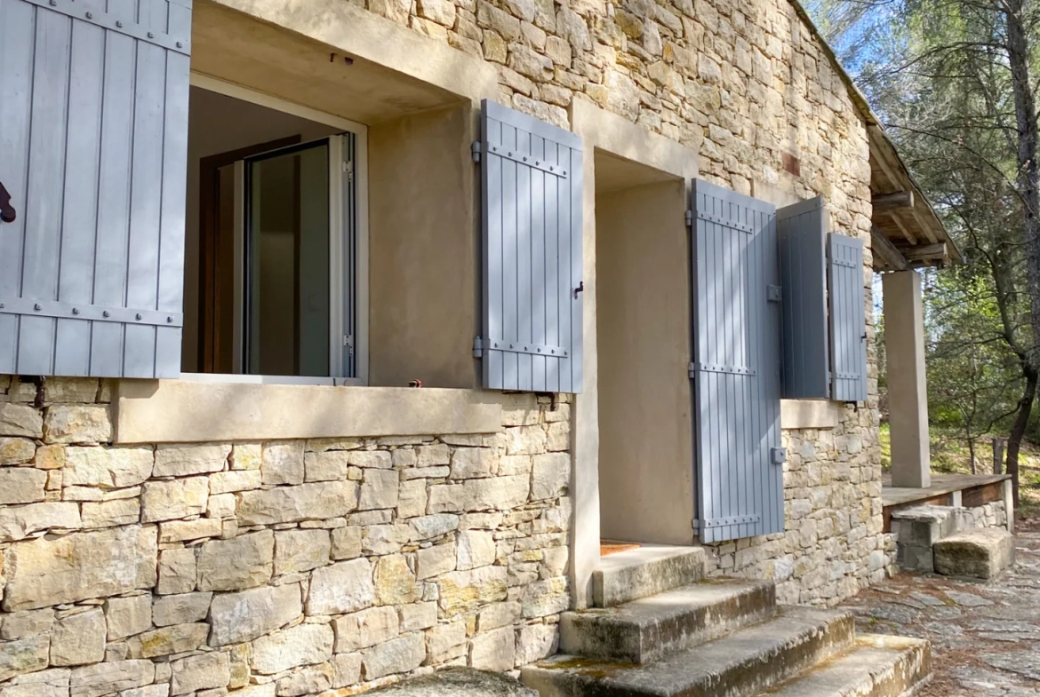 Mazet en pierre à Velleron, 2 pièces, 43 m², terrain 2875 m², rénovation récente 