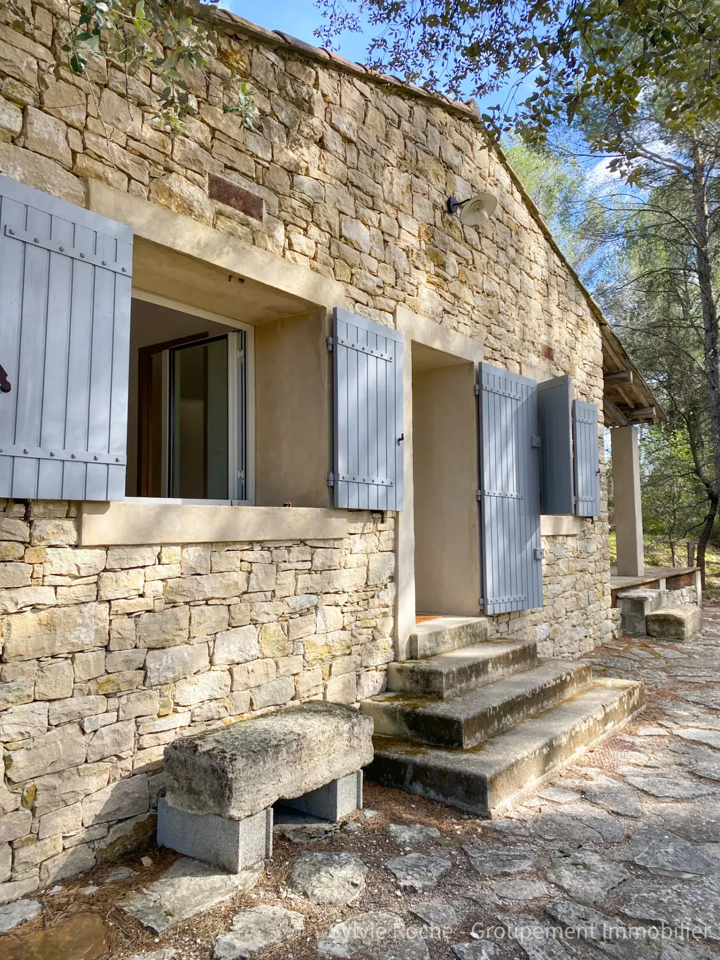 Mazet en pierre à Velleron, 2 pièces, 43 m², terrain 2875 m², rénovation récente 