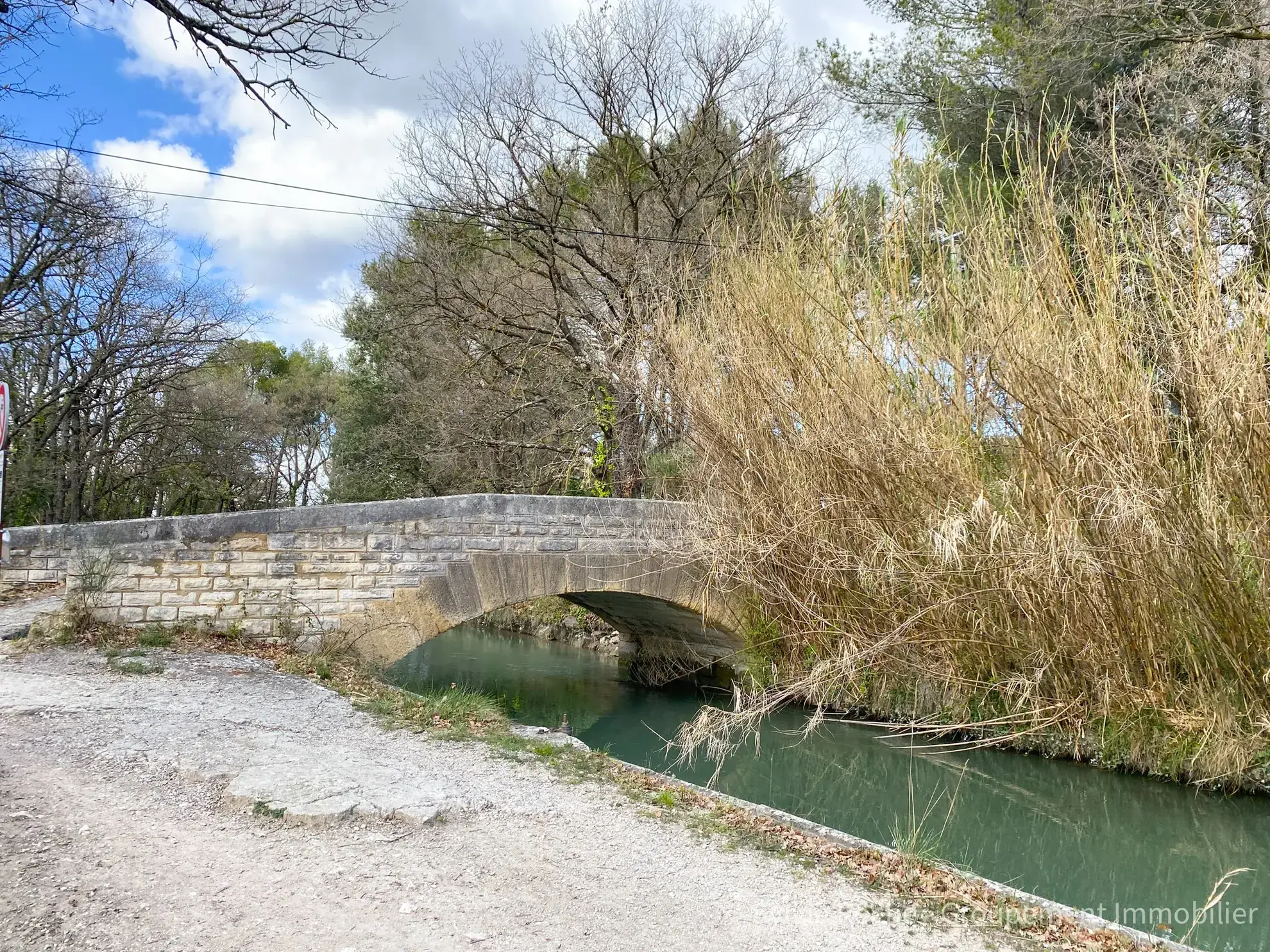 Mazet en pierre à Velleron, 2 pièces, 43 m², terrain 2875 m², rénovation récente 