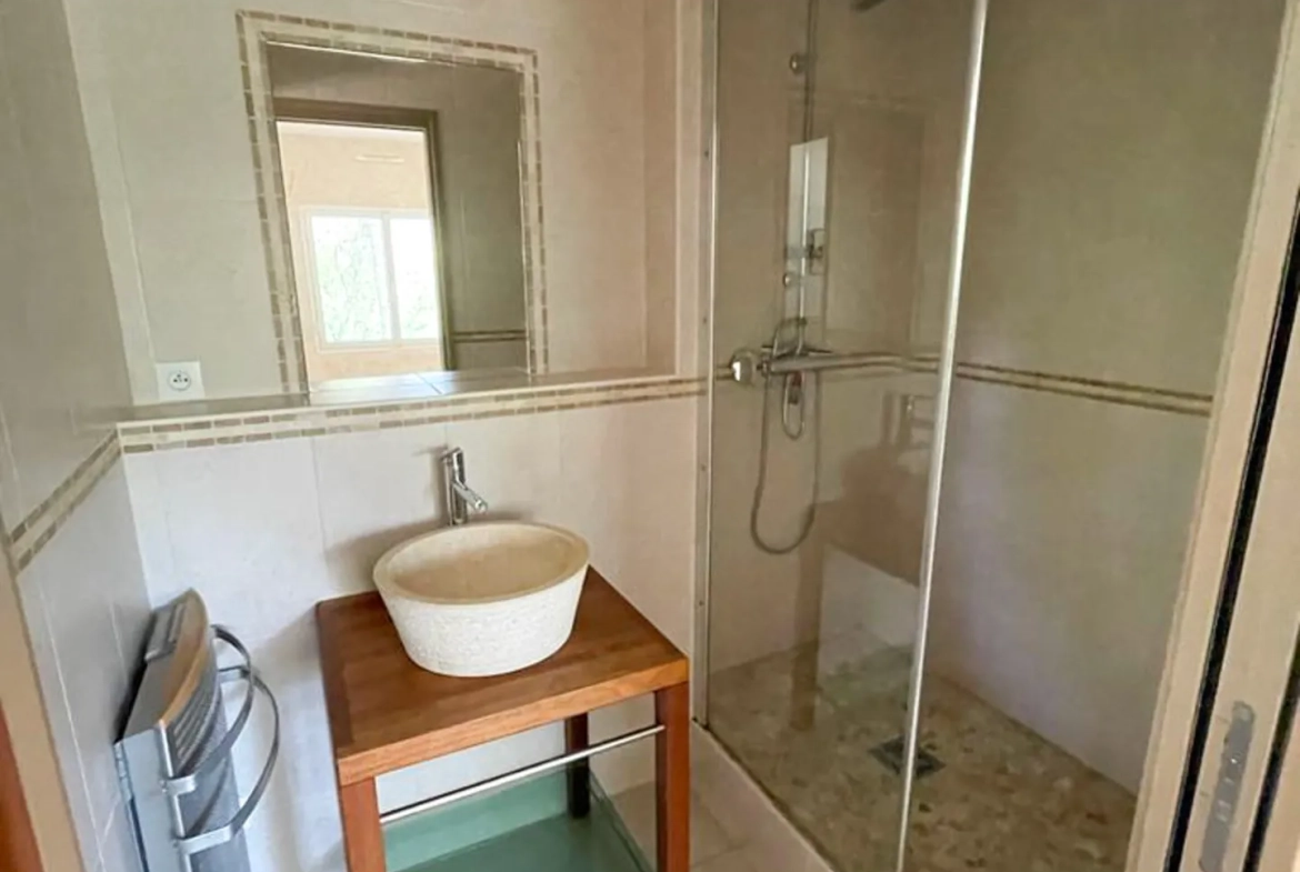 Mazet en pierre à Velleron, 2 pièces, 43 m², terrain 2875 m², rénovation récente 