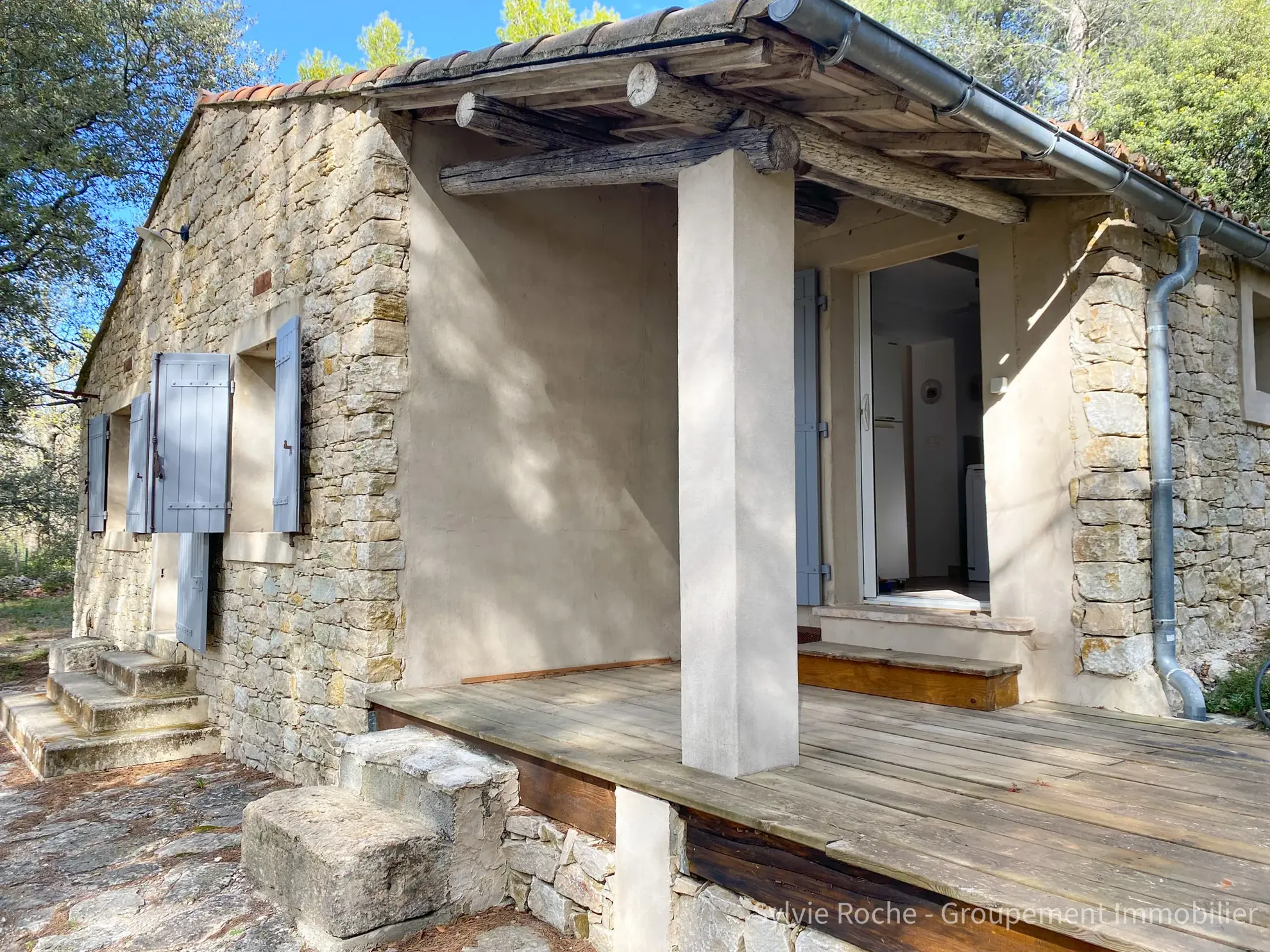 Mazet en pierre à Velleron, 2 pièces, 43 m², terrain 2875 m², rénovation récente 