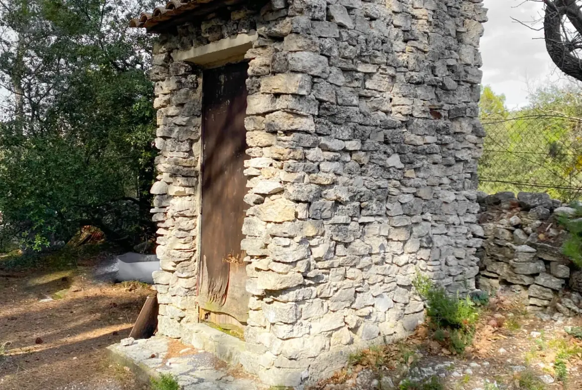 Mazet en pierre à Velleron, 2 pièces, 43 m², terrain 2875 m², rénovation récente 